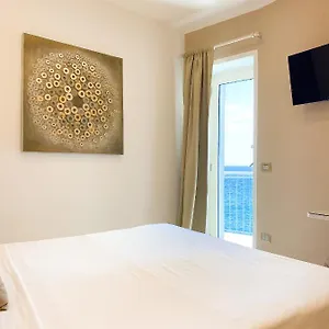 la-ripa-camere-vernazza-the-cristal-suite.hotelitalianriviera.com/