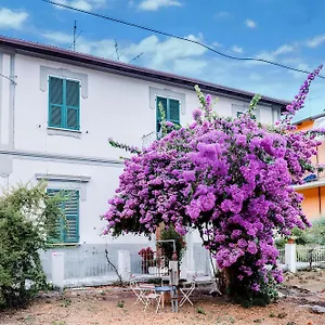 Apartamento Casa Elegante In Mezzo Al Italia