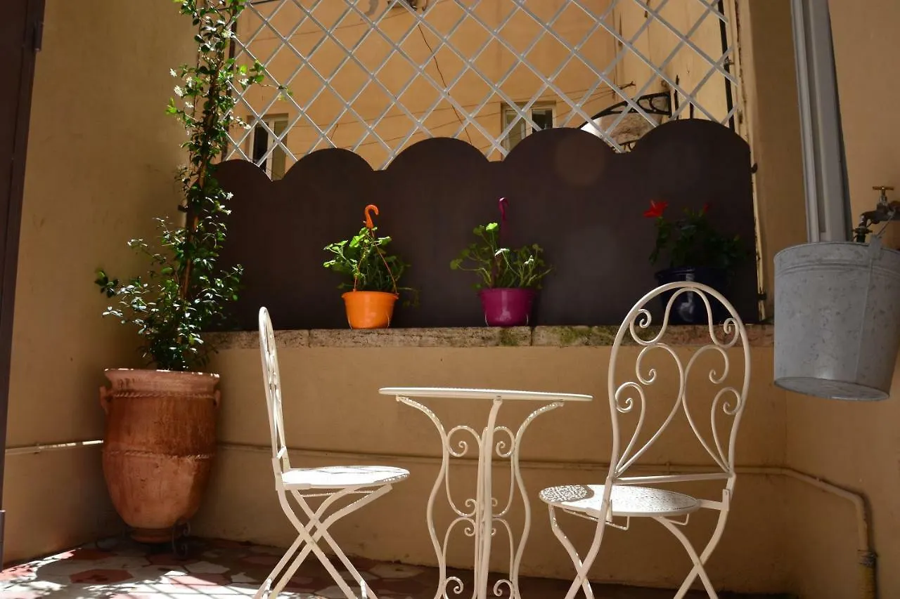 Apartment Ferienwohnung Dimora Storica - Palazzo Barabesi Siena Italien